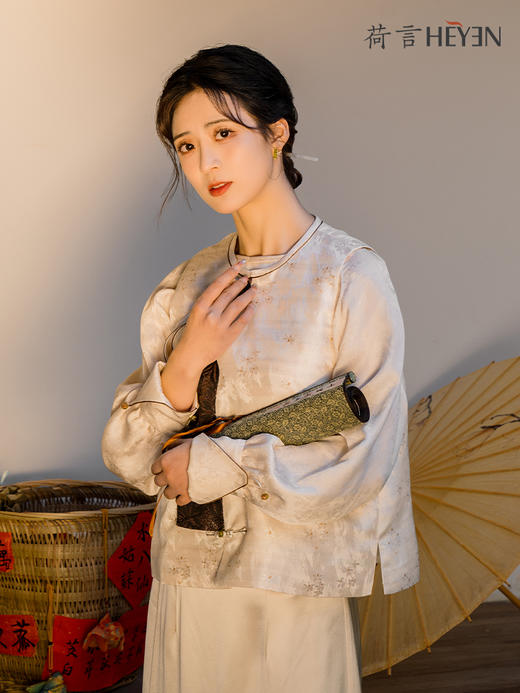 荷言GL 御前 小雏菊肌理提花马甲波浪形枫叶织金提花拼接设计 商品图3