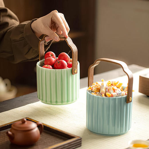【直把竖纹提篮】陶瓷复古手提果盘家用零食糖果盒精致高端轻奢坚果水果篮点心盘子 商品图8