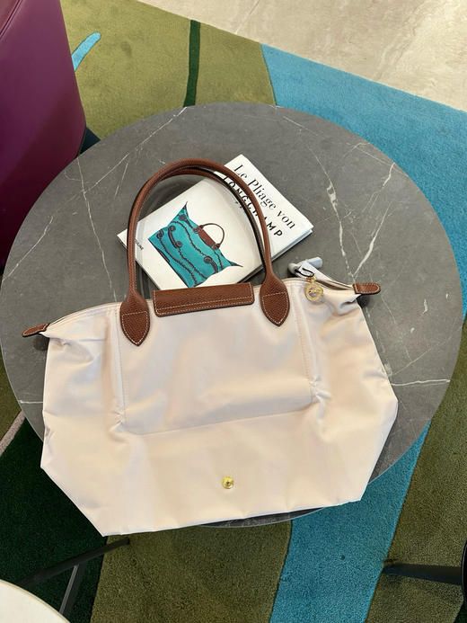 在途国现Longchamp龙骧纸白中号长柄1060元 商品图2