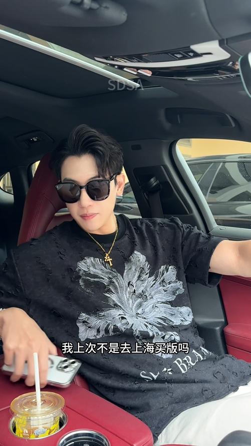 T3795夏季高级感新款男士美式花朵字母印花短袖T恤破洞设计百搭上衣 商品图0