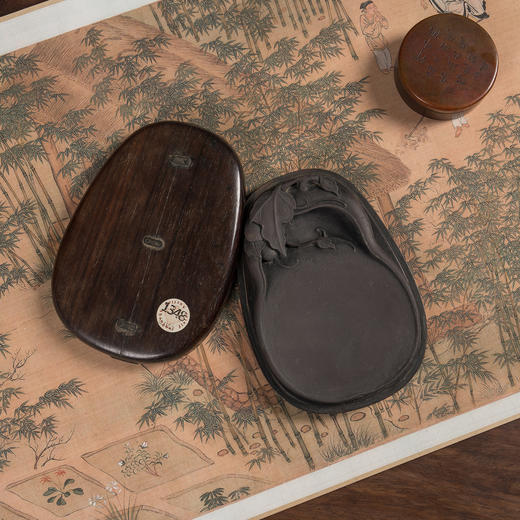 清	葫芦纹敞池端砚（红木砚盒） 商品图0