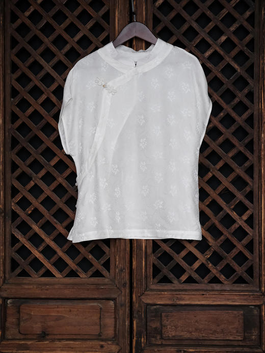 盛唐婧| 新中式小立领落肩蝴蝶盘扣短上衣-白色 商品图7