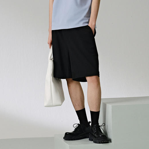 GXG男装  微皱面料阔腿短裤宽松休闲裤 24年夏G24X222035 商品图4