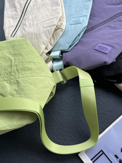 点此购买 lulu露露轻便斜跨包男女运动健身包 xj 321222 商品图10