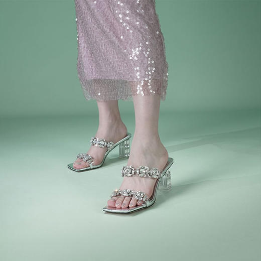 Westory2025年夏季大颗的方圆状玻璃晶石钻链与水晶鞋跟盈耀成辉凉拖W25BJ62211 商品图3