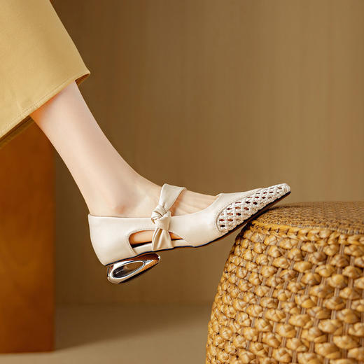 【预售5天】法式优雅镂空编织单鞋女夏真皮尖头浅口洞洞鞋透气一字带玛丽珍鞋DB&M6375 商品图1