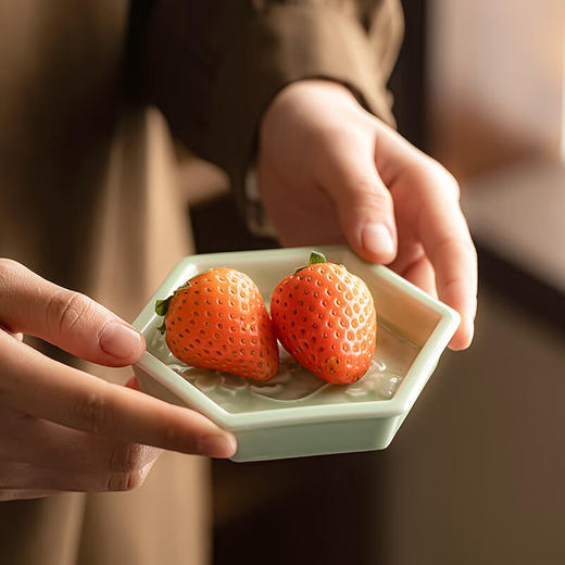 【六角牡丹小碟】中式陶瓷果盘茶点糕点盘家用点心盘喜饼盘喜糖盘订婚台摆盘干果碟 商品图9