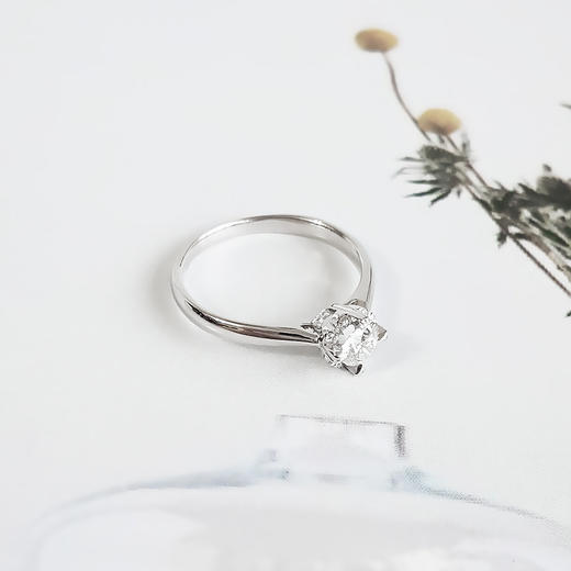 【天然正品】AU750白金时尚经典款0.27克拉钻石戒指F-G-VS12.5号（戒圈可改）女士现售价：3680！010625NJS03 商品图3