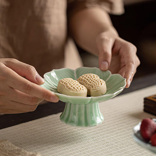 【高脚莲花青莲茶点盘】中式禅意高脚盘精致陶瓷茶点盘复古客厅水果盘茶几点心零食盘家用 商品图4