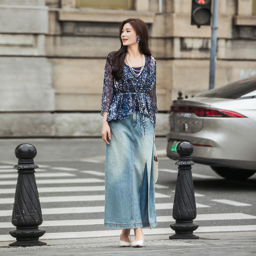 【林栖设计小店】（现货）【林栖推荐】2025年春夏新品蓝印花复古两件套真丝衫外套女N1953121 商品图2