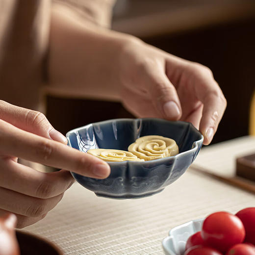 【海棠龙纹果碟】陶瓷家用水果盘茶点盘精致点心碗茶几零食干果小吃碟糖果摆盘醋碟 商品图8