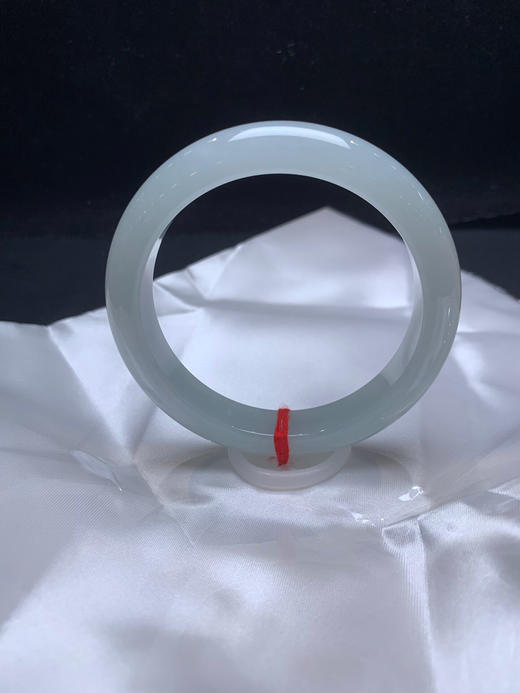 620217，59.5清新淡晴底手镯，整条带浅浅的底色 润润的 清新完美 很秀气 商品图3