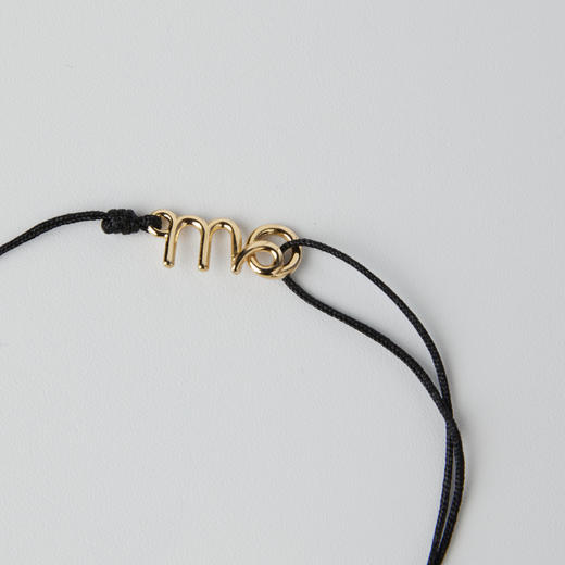 ROMI STUDIO 铜合金手链 极简风可调节黑绳字母手链 RWCRP33922 商品图4