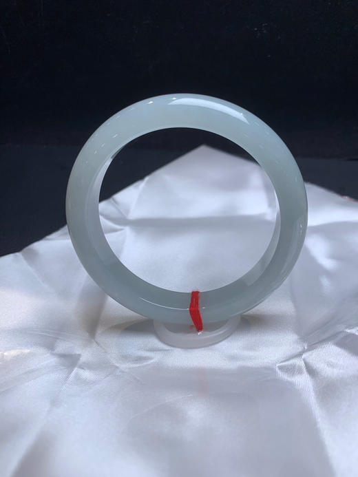 620217，59.5清新淡晴底手镯，整条带浅浅的底色 润润的 清新完美 很秀气 商品图0