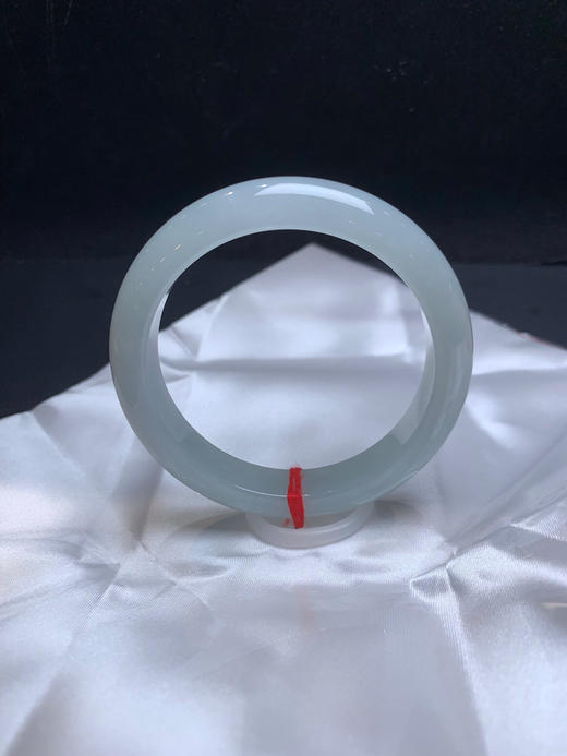 620217，59.5清新淡晴底手镯，整条带浅浅的底色 润润的 清新完美 很秀气 商品图2