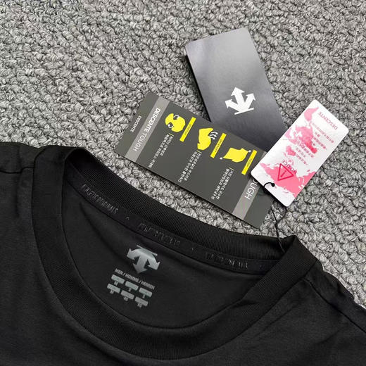 原单正品迪桑特新款背后字母TOUGH速干透气短袖T恤，男女同款，韩国专柜款，出口到韩国的订单，面料做工一流，质感满满！带有防伪标！
颜色：黑色 白色
尺码：95～115 商品图4