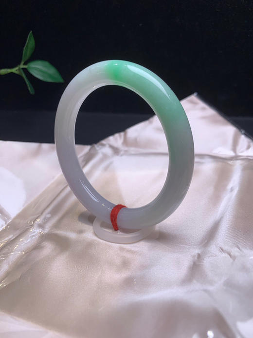 620228，55.5飘绿圆条，整条底妆细腻干净，一截清新绿底 商品图2