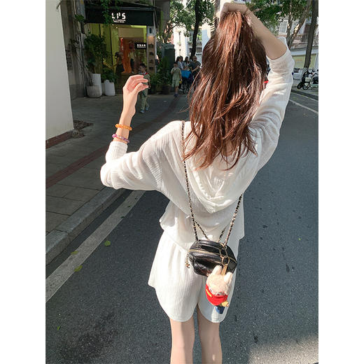 <曾小咸推荐>4.6现货秒杀！微信超特价！慵懒风连帽字母防晒T恤 日常139.99 立减80 秒杀59.99！休闲短裤秒杀49.99！ 商品图4