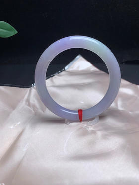 620229，54.5春彩圆条手镯，整体紫罗兰底色，局部带一些绿底  润润的 清新干净