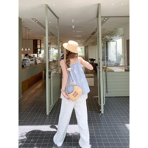 <曾小咸推荐>夏季蓝色竖条拼接蕾丝吊带背心 商品图4