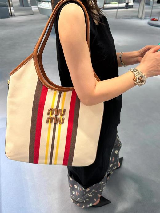 MiuMiu 25最新款条纹帆布Tote包（MMPLD） 商品图3