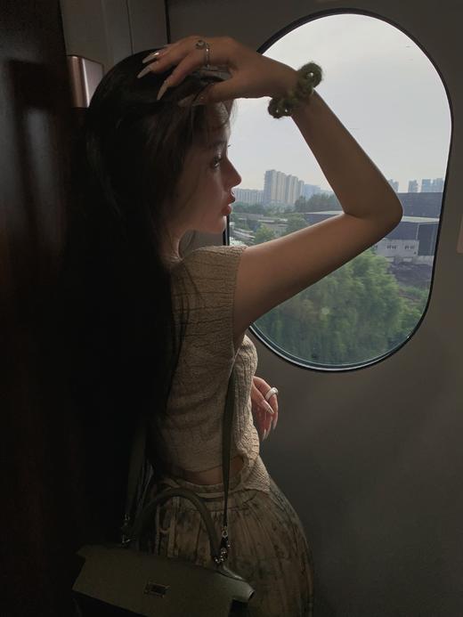 Read Nameless /浅咖麻料背后系带上衣+绿染花缎面裤 2025/6/16 商品图2