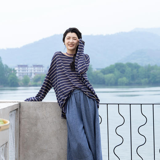 绽放旅行女装333朵【海街日记】亚麻针织条纹落肩长袖宽松防晒T恤 商品图2