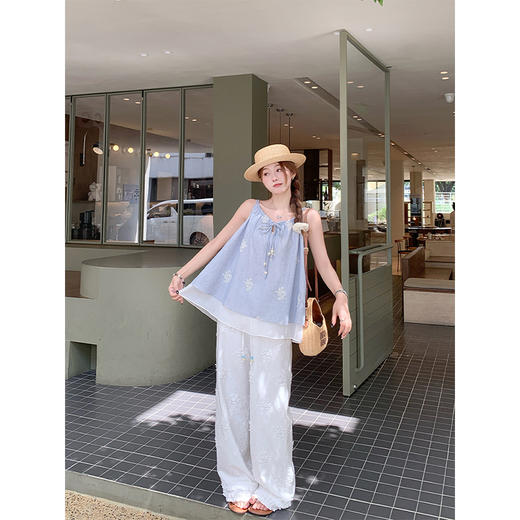 <曾小咸推荐>夏季蓝色竖条拼接蕾丝吊带背心 商品图3