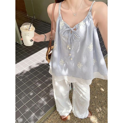 <曾小咸推荐>夏季蓝色竖条拼接蕾丝吊带背心 商品图1