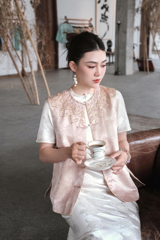 盛唐牡丹盛奢系列| 手工串珠真丝提花马甲-粉色 商品图1