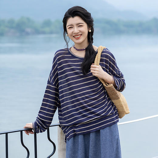 绽放旅行女装333朵【海街日记】亚麻针织条纹落肩长袖宽松防晒T恤 商品图0