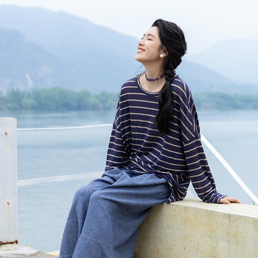 绽放旅行女装333朵【海街日记】亚麻针织条纹落肩长袖宽松防晒T恤 商品图1