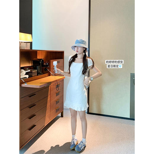 <曾小咸推荐>韩系方领泡泡袖收腰显瘦连衣裙 商品图1