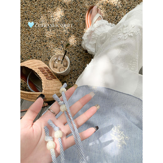 <曾小咸推荐>夏季蓝色竖条拼接蕾丝吊带背心 商品图2