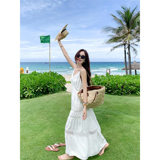 <曾小咸推荐>清冷感V领白色吊带连衣裙 商品图3