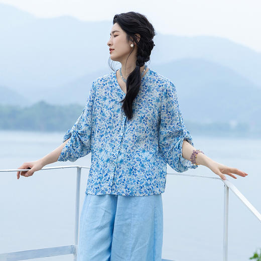 绽放女装322朵/【海街日记·小蓝花】亚麻印花后开衩衬衫女七分袖 商品图1