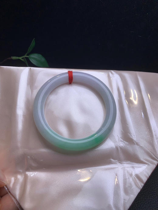 620228，55.5飘绿圆条，整条底妆细腻干净，一截清新绿底 商品图4