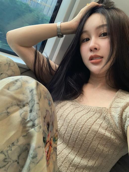 Read Nameless /浅咖麻料背后系带上衣+绿染花缎面裤 2025/6/16 商品图6