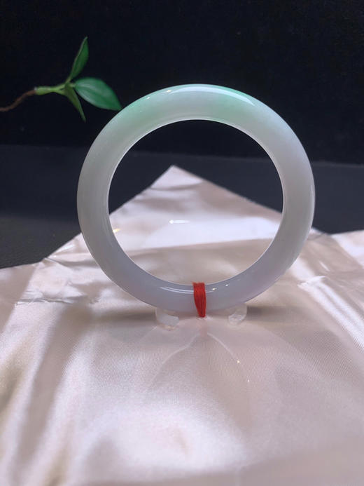 620228，55.5飘绿圆条，整条底妆细腻干净，一截清新绿底 商品图3