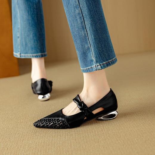 【预售5天】法式优雅镂空编织单鞋女夏真皮尖头浅口洞洞鞋透气一字带玛丽珍鞋DB&M6375 商品图5