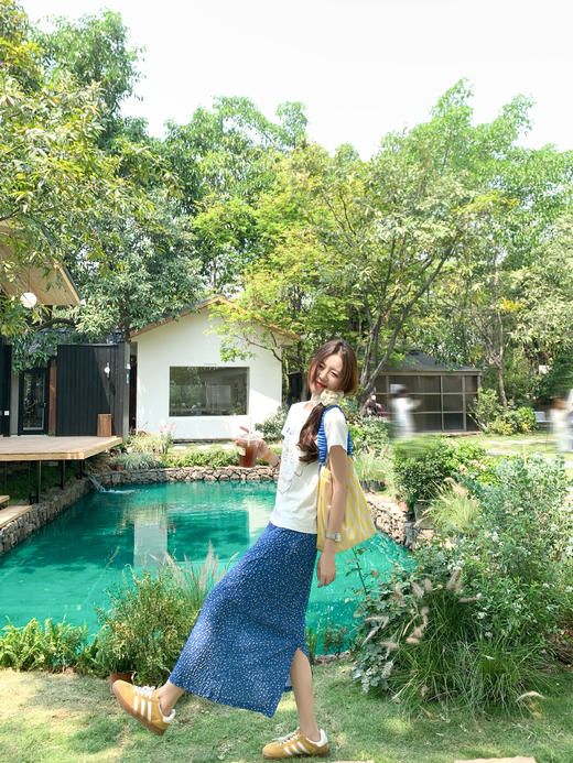 <曾小咸推荐>小清新花朵字母印花白色圆领短袖T恤 商品图9