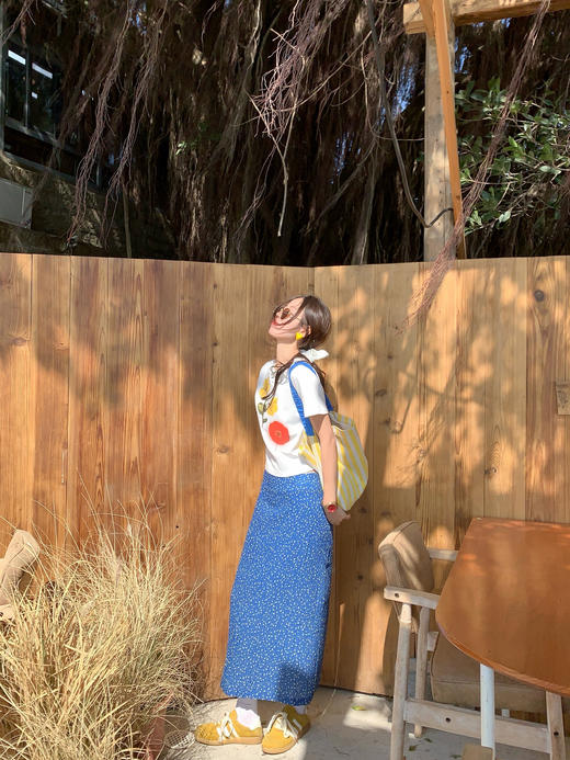 <曾小咸推荐>蓝色碎花半身裙印花短袖T恤 商品图8