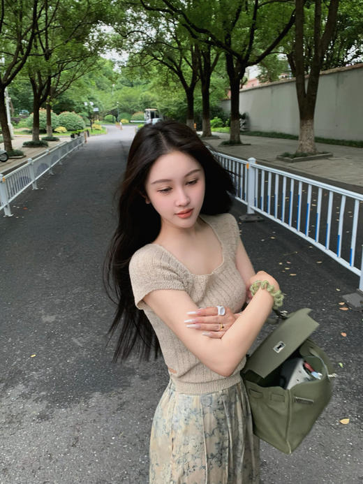 Read Nameless /浅咖麻料背后系带上衣+绿染花缎面裤 2025/6/16 商品图9