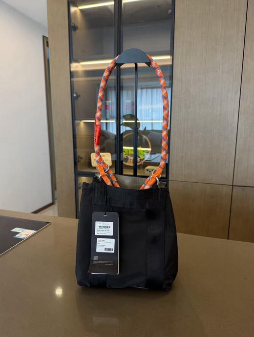 原单正品Topologie 托特包轻奢通勤包。
尺寸：长35cm*宽13cm*24cm
两个色 商品图10