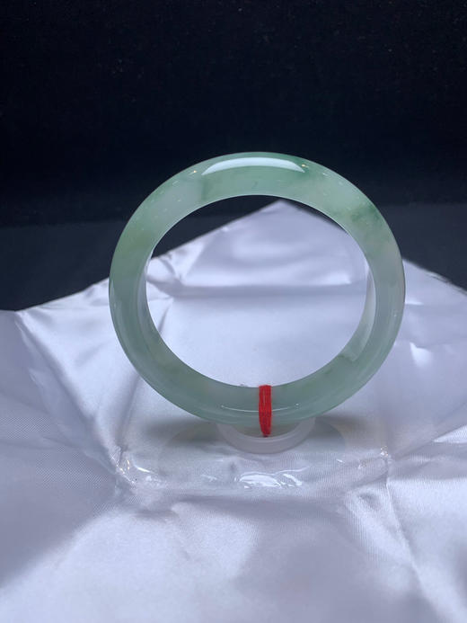 620238，56.8飘花手镯，很油润，飘清新蓝花，干净清爽 商品图0