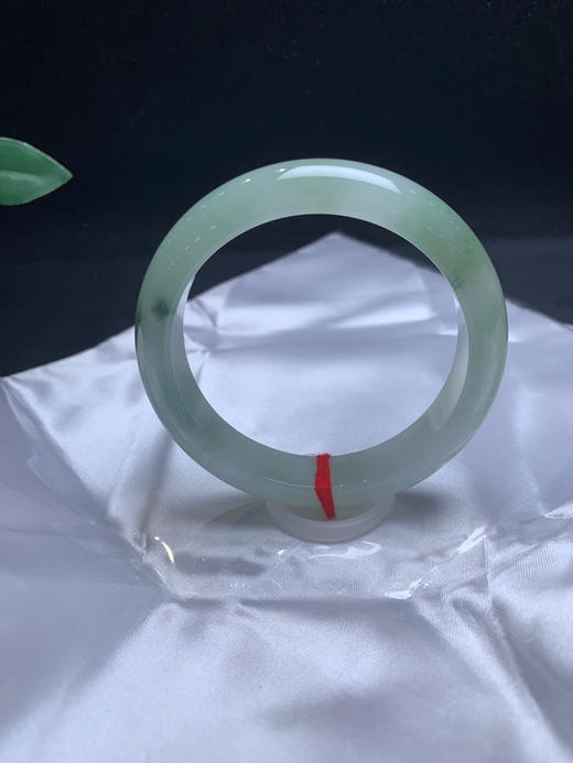 620240，55.5飘花手镯，很油润，飘清新蓝花，干净清爽 商品图2