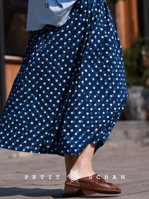 PETIT SCHAN小闪 CLO#833 Blues Polka 蓝调波尔卡 印度棉手工拓染波点A字半裙 商品图1