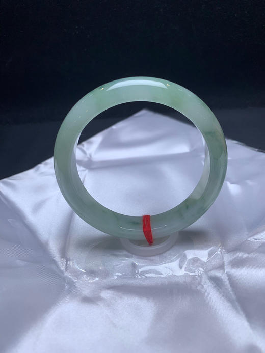 620238，56.8飘花手镯，很油润，飘清新蓝花，干净清爽 商品图1