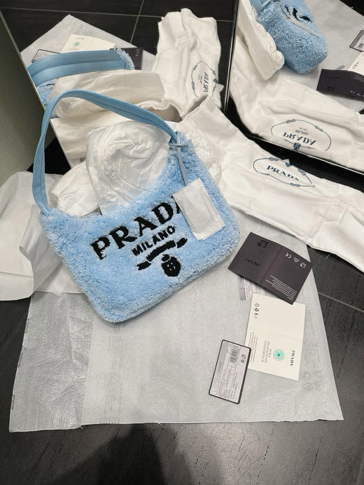 国内现货Prada hobo包 冰清兰 3800元 商品图0