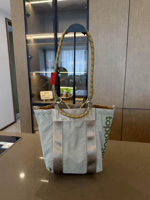 原单正品Topologie 托特包轻奢通勤包。
尺寸：长35cm*宽13cm*24cm
两个色 商品图3